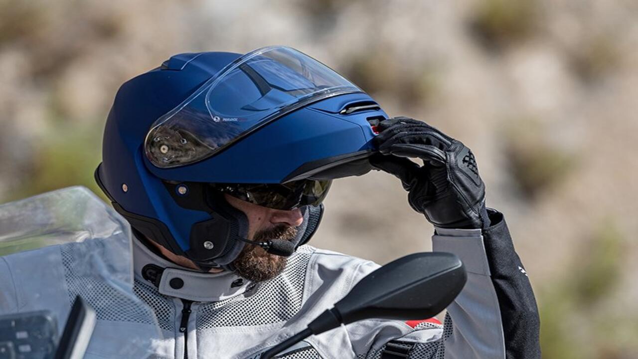 About The Shoei Neotec 2