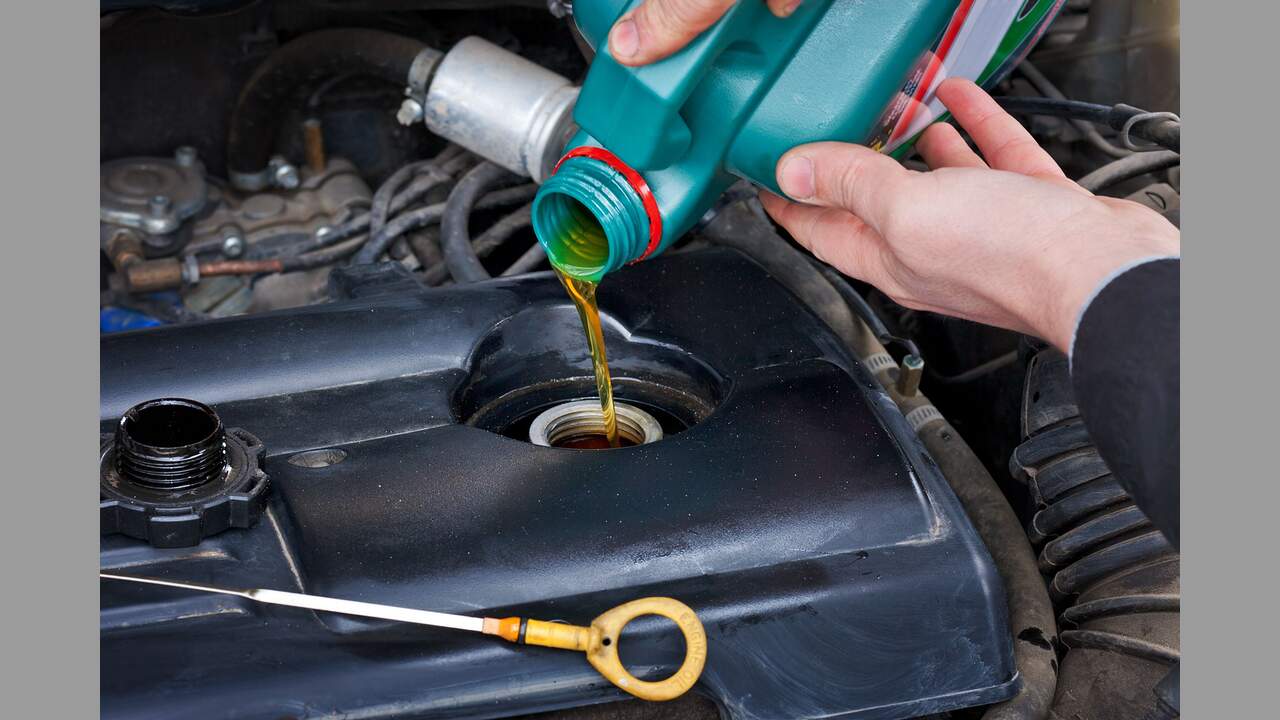 Tips For Maintaining Your Motor's Oil Levels And Changing The Oil